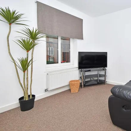 Image 3 - Newcastle-under-Lyme, ST5 3FD, United Kingdom - House for rent