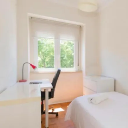Rent this 4 bed room on Farmácia Sete Rios in Estrada das Laranjeiras 202 B, 1600-139 Lisbon