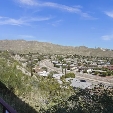 Image 3 - 4210 Parkhill Drive, El Paso, TX 79902, USA - House for sale