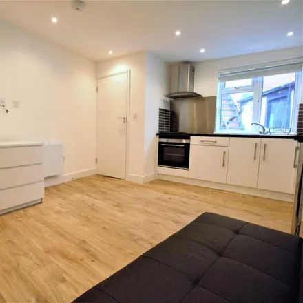 Rent this studio apartment on Fortis Green in London, N2 9JR