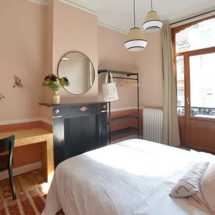 Rent this 1 bed apartment on Avenue Georges Henri - Georges Henrilaan 401 in 1200 Woluwe-Saint-Lambert - Sint-Lambrechts-Woluwe, Belgium