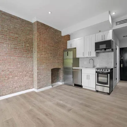 Rent this 1 bed townhouse on 419 West 146th Street in New York, NY 10031