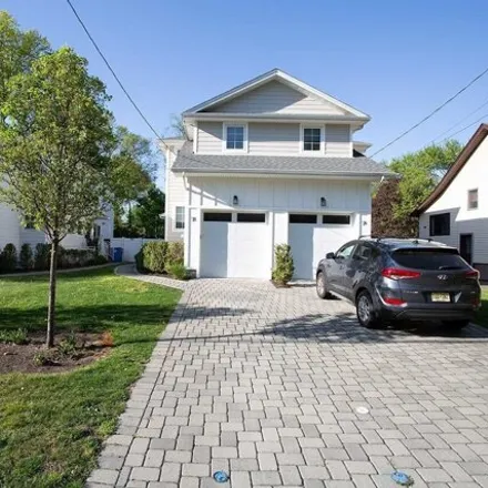 Buy this 4 bed house on 33 Lindley Avenue in Tenafly, NJ 07670