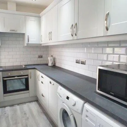 Rent this 5 bed townhouse on Wayland Road in Sheffield, S11 8YD