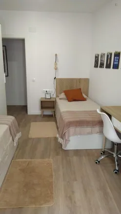 Rent this 5 bed room on Carrer de Nàpols in 210, 08013 Barcelona