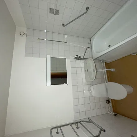Rent this 3 bed apartment on Netto in Årbygatan, 633 44 Eskilstuna