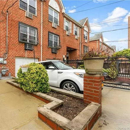 Image 3 - 643 Underhill Avenue, New York, NY 10473, USA - Townhouse for sale