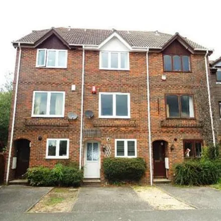 Rent this 4 bed apartment on 20 Berkeley Close in Bedford Place, Southampton