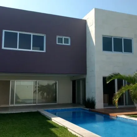 Buy this 4 bed house on Boulevard Fraccionamiento Las Palmas in Fraccionamiento Las Palmas, 94297