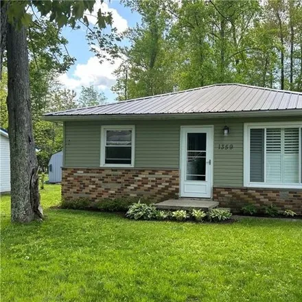 Buy this 2 bed house on 1367 Cayuga Drive in Pymatuning Central, Crawford County