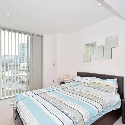 Image 4 - Landmark West Tower, 22 Marsh Wall, Canary Wharf, London, E14 9JF, United Kingdom - Apartment for rent