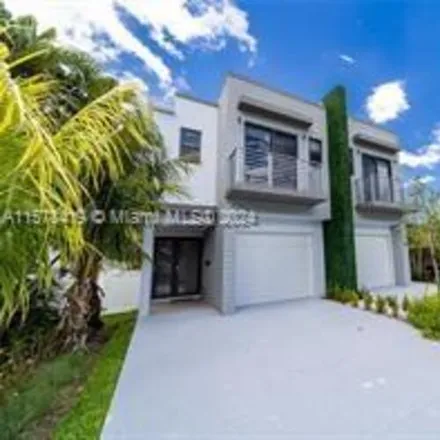 Rent this 4 bed townhouse on 513 SW 11 Th St