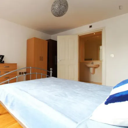 Rent this 3 bed room on 86 Copenhagen Place in Bow Common, London