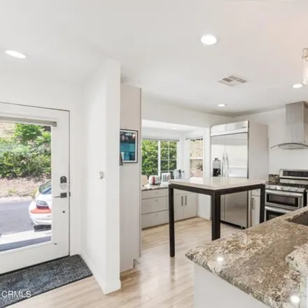 Image 5 - 4470 Stillwell Avenue, Los Angeles, CA 90032, USA - House for sale