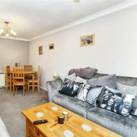 Image 6 - Croxley Rise, Maidenhead, SL6 4JF, United Kingdom - Apartment for sale