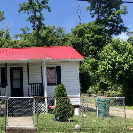 Buy this 2 bed house on 918 South Jackson Street in Morristown, TN 37813