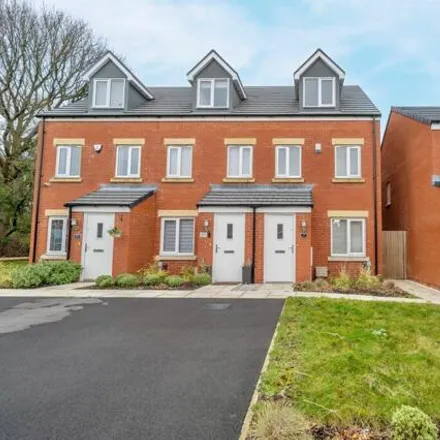 Buy this 3 bed townhouse on Goldcrest Road in Melling Mount, L31 1LW