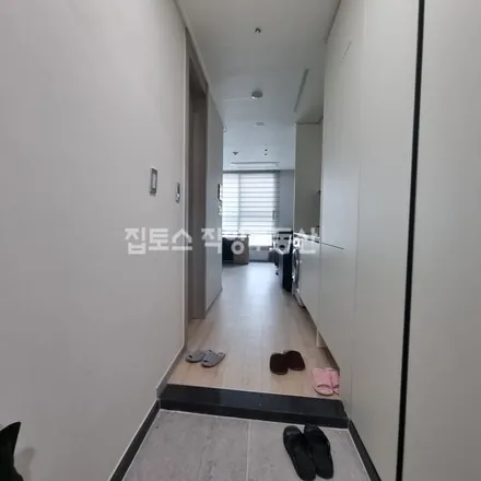 Rent this studio apartment on 서울특별시 강남구 삼성동 144-1