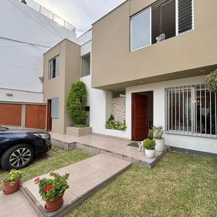 Buy this 4 bed house on Jirón Daniel Hernández 252 in Santiago de Surco, Lima Metropolitan Area 15049