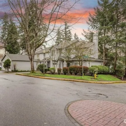 Buy this 3 bed condo on Building Q in Northeast 94th Court, Redmond