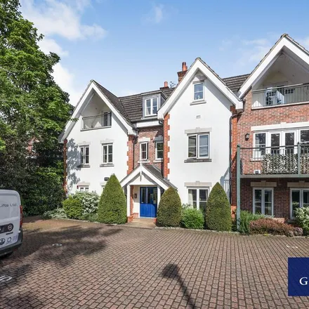 Rent this 2 bed apartment on South Park in Gerrards Cross, SL9 8DX