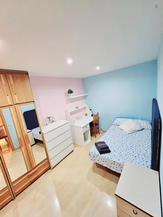 Rent this 4 bed room on Mobile Plus in Ronda de Sant Pau, 08001 Barcelona