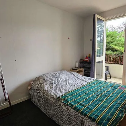 Rent this 4 bed apartment on 19 Rue du Petit Bonneveau in 86000 Poitiers, France