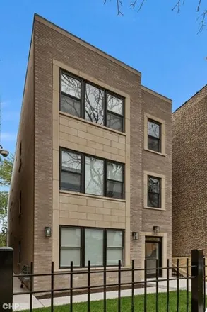Rent this 3 bed condo on 6635 South Maryland Avenue in Chicago, IL 60637
