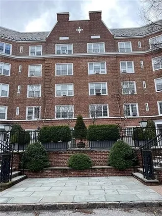 Rent this studio apartment on 54 Midland Gardens in Village of Bronxville, NY 10708