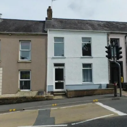 Rent this 3 bed townhouse on 19 Rhosmaen Street in Llandeilo, SA19 6LU