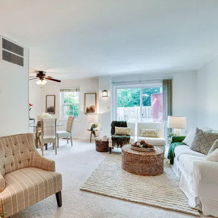 Image 4 - 9825 Lakepointe Drive, Kings Park West, Fairfax County, VA 22015, USA - Townhouse for sale