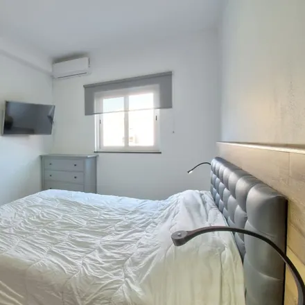 Rent this 4 bed house on 8700-122 Distrito de Évora