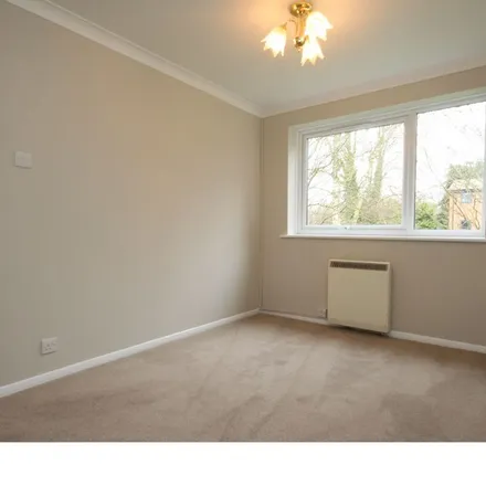 Image 2 - 2, 3 Ray Park Road, Maidenhead, SL6 8QY, United Kingdom - Apartment for rent