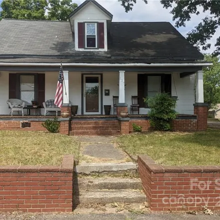 Buy this 4 bed house on 700 12th Avenue Southeast in Hickory, NC 28601