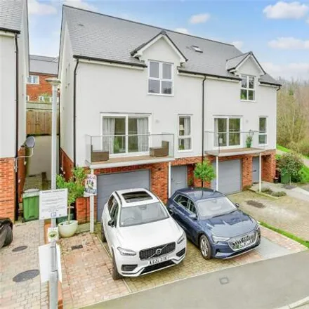 Image 1 - Knights Park, Admiral Walk, Royal Tunbridge Wells, TN2 3XY, United Kingdom - Duplex for sale