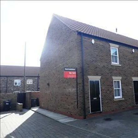 Rent this 3 bed townhouse on Stonegate in Thorne, DN8 5NP