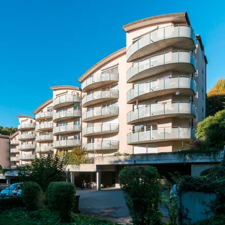 Rent this 3 bed apartment on Chemin de la Vuachère 20c in 1012 Lausanne, Switzerland