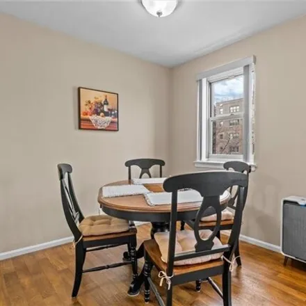 Image 6 - 151-40 88th Street, New York, NY 11414, USA - Apartment for sale