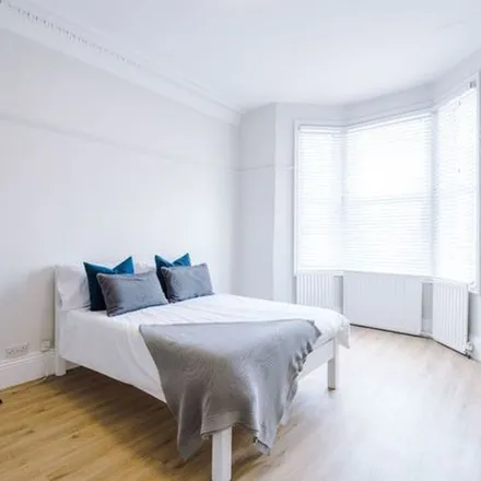 Rent this 6 bed apartment on Fairfield Road in Newcastle upon Tyne, NE2 3BY