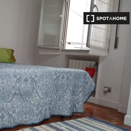 Rent this 2 bed room on Calle Almirante Antonio Gaztañeta / Antonio Gaztañeta almirantearen kalea in 4, 48012 Bilbao