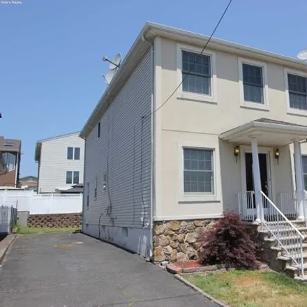 Rent this 1 bed house on 155 Orchard Street in Elmwood Park, NJ 07407