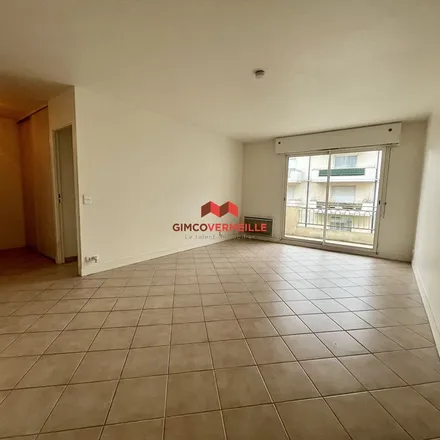 Rent this 2 bed apartment on 37 Avenue Joffre in 92250 La Garenne-Colombes, France