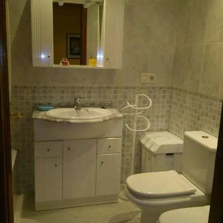 Image 7 - Calle Fraternidad, 9, 33013 Oviedo, Spain - Apartment for rent