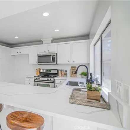 Image 4 - 10988 Lillian Lane, Workman, South Gate, CA 90280, USA - Townhouse for sale