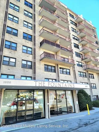 Buy this 3 bed apartment on 1000 Clove P Rd Unit 6 And 6 O in New York, 10301