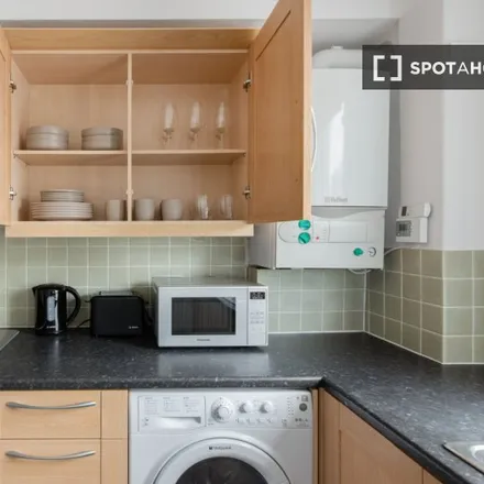 Image 5 - Winchester Street, London, SW1V 4RW, United Kingdom - Apartment for rent