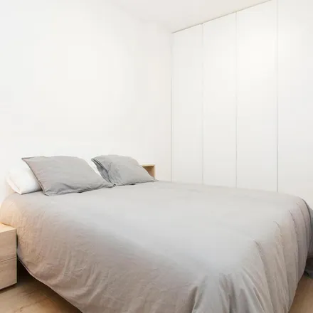 Rent this 2 bed apartment on Napolis in Carrer de París, 69