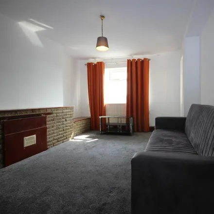 Rent this 3 bed apartment on Knatchbull Road in London, NW10 8JX