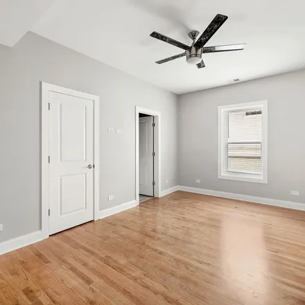 Rent this 3 bed apartment on 619 West Stratford Place in Chicago, IL 60657