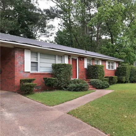 Buy this studio townhouse on 3113 3rd Avenue in Tuscaloosa, AL 35405